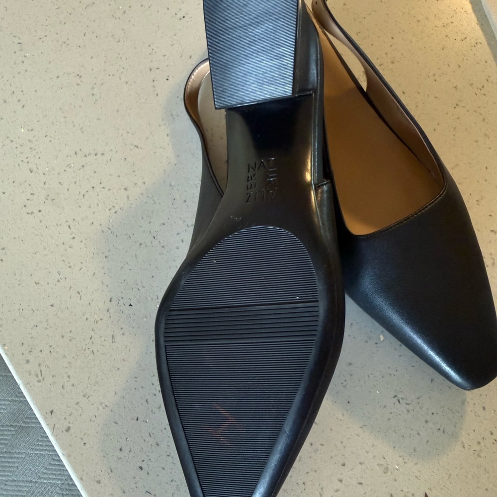 Naturalizer Black Pointed Slingback Flats - Picture 2 of 3
